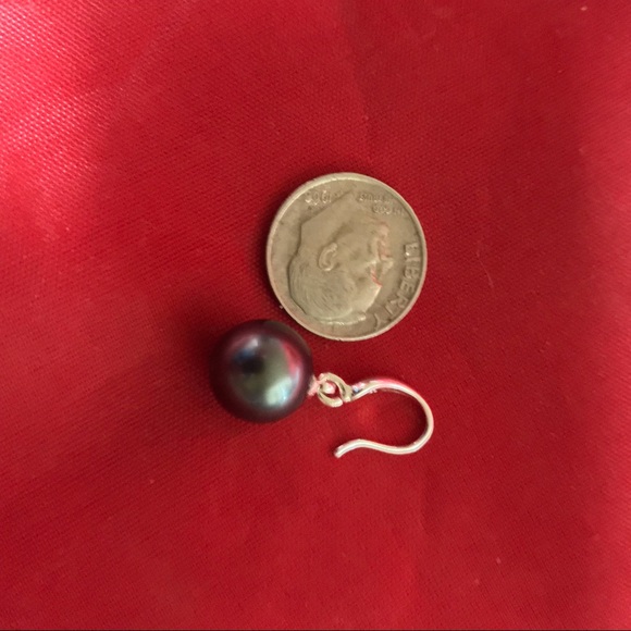 HP🎉 Tahitian 8MM Shell Pearl Dangle Earrings - Picture 3 of 3